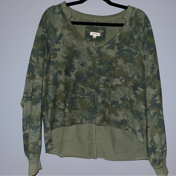 Anthropologie x Pilcro Green Camo Reworked Popover Top Small - Picture 2 of 3